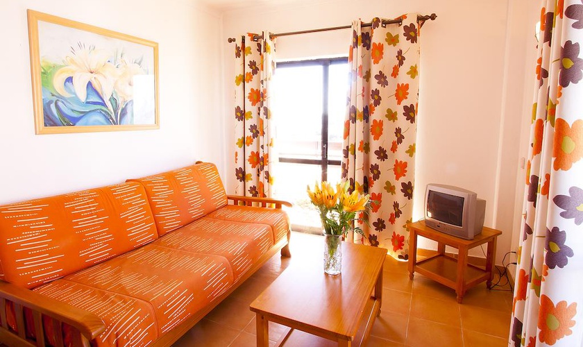 One-bedroom apartment with balcony (2 adults) Hotel Mirachoro Praia da Rocha ** Portimão