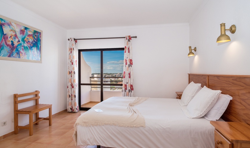 One-bedroom apartment with balcony (4 adults) Hotel Mirachoro Praia da Rocha ** Portimão