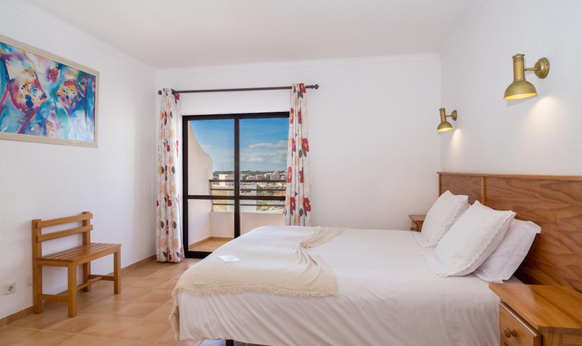 One-Bedroom Apartment with Balcony (4 Adults) Hotel Mirachoro Praia da Rocha ** Portimão One-Bedroom Apartment with Balcony (4 Adults) Hotel Mirachoro Praia da Rocha ** Portimão