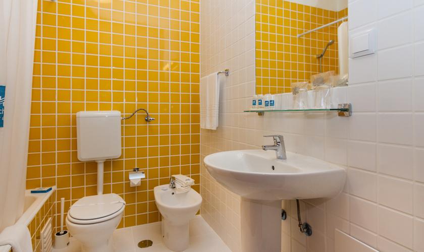 One-Bedroom Apartment with Balcony (4 Adults) Hotel Mirachoro Praia da Rocha ** Portimão One-Bedroom Apartment with Balcony (4 Adults) Hotel Mirachoro Praia da Rocha ** Portimão