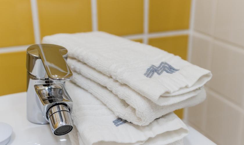 One-Bedroom Apartment with Balcony (4 Adults) Hotel Mirachoro Praia da Rocha ** Portimão One-Bedroom Apartment with Balcony (4 Adults) Hotel Mirachoro Praia da Rocha ** Portimão